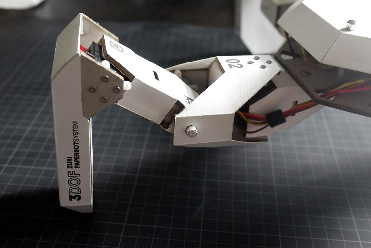 cardboard robot own robots zuri kit programmable robotics spider xataka diy vimeo foto variations dozen different paper building cool desde